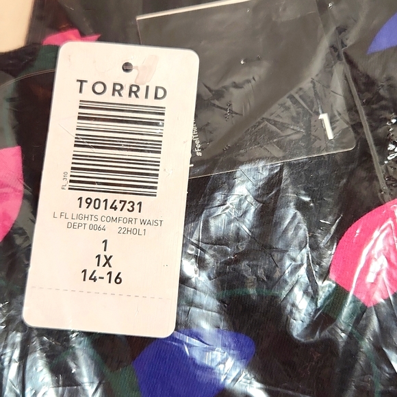 ❤️NWT VINTAGE TORRID LEGGING - CHRISTMAS HOLIDAY LIGHTS FULL LENGTH - PLUS SIZE - Picture 6 of 12
